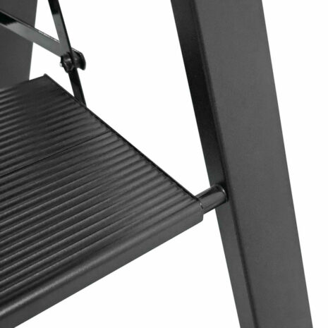Anti-Slip Tread – Black 3 Step Caravan Step Ladder Anti-slip corrugated tread on black 3 step caravan step ladder